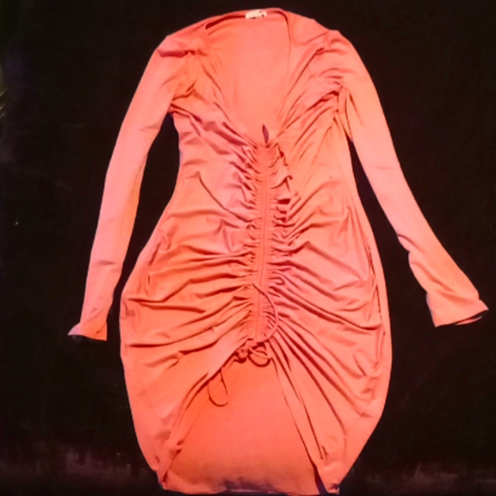 Size 1X, Sexy Fashion Nova, long sleeve scrunch draw string midi dress.